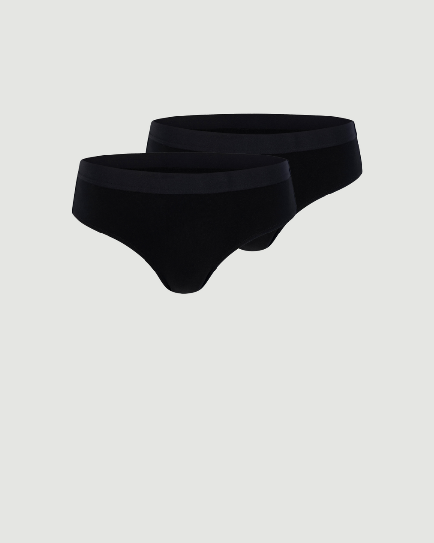 Zwei Stück ooia everyday Hipster in Schwarz – Unterwäsche mit breitem Bund, die Slipeinlagen ersetzt.