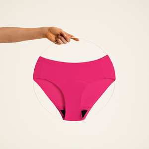 ooia Hipster Seamless in Hot Pink - nahtlose Periodenunterwäsche. Freisteller.