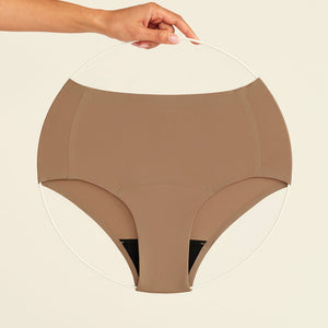 ooia Periodenunterwäsche Highwaist Seamless in Taupe mit hohem Bund und nahtlosem Design, Freisteller