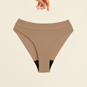 ooia Periodenslip Seamless Cheeky in Taupe mit hohem Beinausschnitt, Freisteller