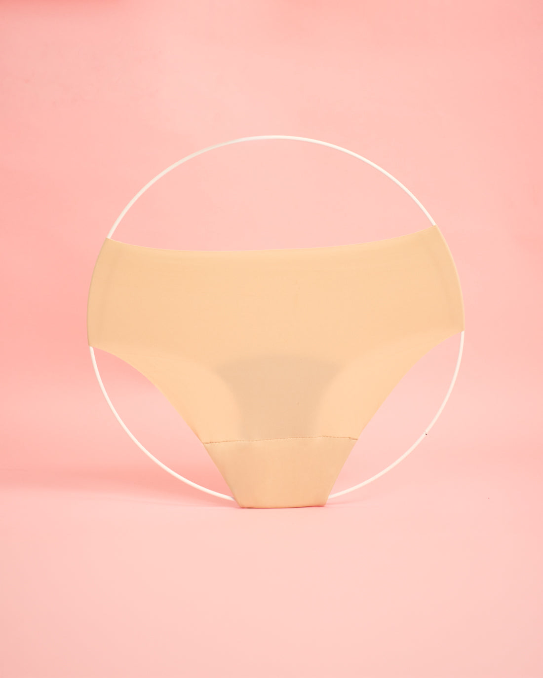 ooia Periodenunterwäsche Hipster in beige in nahtlosem Design.
Ring hinten