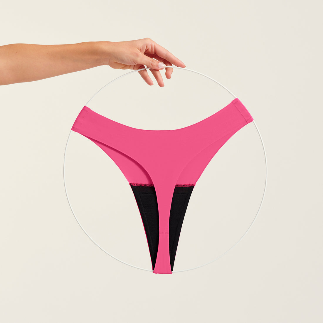 ooia Periodenunterwäsche String Seamless Sage – nahtloser String mit leichter Saugstärke. Freisteller.