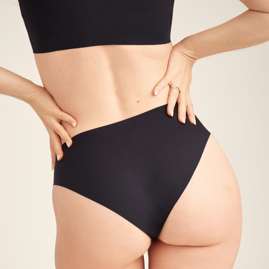 Ausschnitt einer nahtlosen Everyday-Periodenpanty von ooia in der Farbe Schwarz