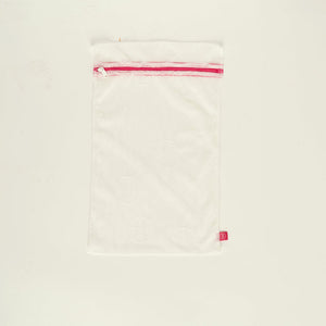 Ooia Washbag aus feinmaschigem Netzmaterial – ideal zum Waschen von Periodenunterwäsche in der Maschine.