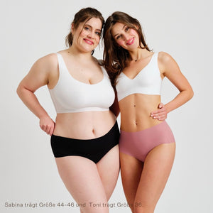 Zwei Models unterschiedlicher Konfektion tragen ooia everyday Highwaist Seamless in Dusky Pink & Schwarz – nahtlose Unterwäsche mit hohem Bund, die Slipeinlagen ersetzt.