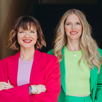Kristine Zeller und Kati Ernst posieren zusammen