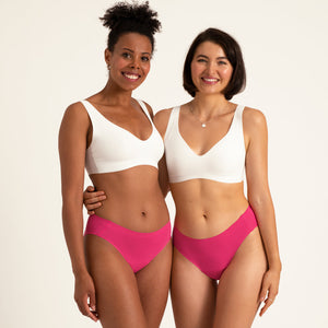 Zwei Model tragen ooia Menstruationsunterwäsche Slip Seamless in hot pink im nahtlosen Design: sehr bequem und auslaufsicher.