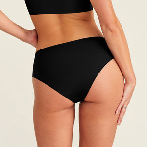 ooia everyday Hipster Seamless in Schwarz – nahtlose Unterwäsche, die Slipeinlagen ersetzt. Rückansicht.