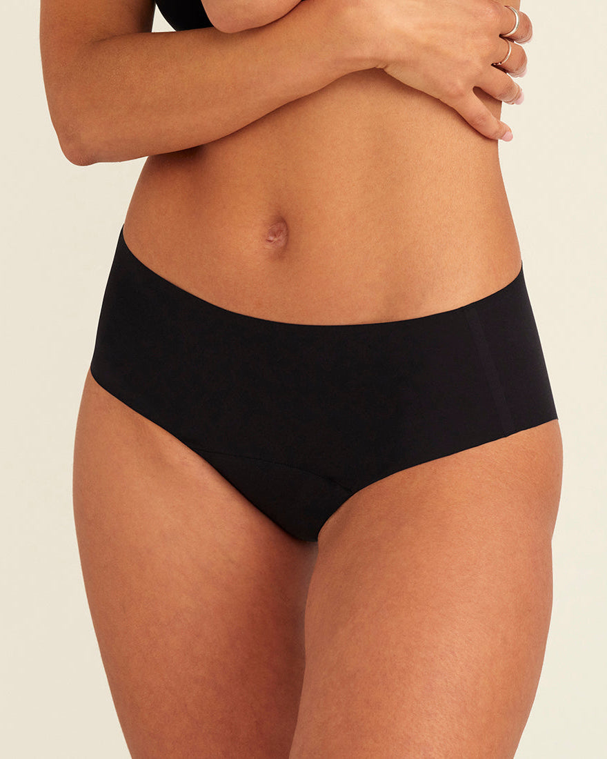 ooia everyday Hipster Seamless in Schwarz – nahtlose Unterwäsche, die Slipeinlagen ersetzt.