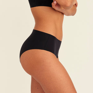 ooia everyday Hipster Seamless in Schwarz – nahtlose Unterwäsche, die Slipeinlagen ersetzt.