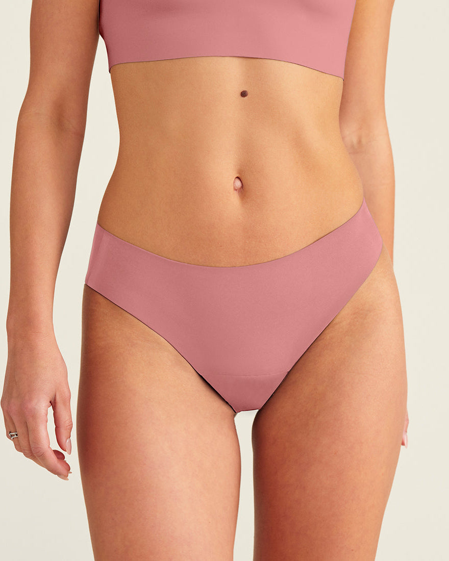 ooia everyday Slip Seamless in Dusky Pink – nahtlose Unterwäsche, die Slipeinlagen ersetzt.