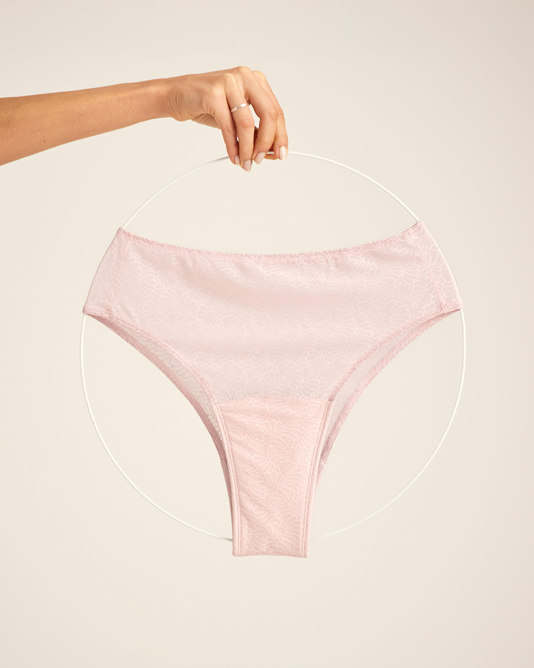 Detailansicht des Materials der ooia Periodenunterwäsche Highwaist Cheeky Mesh powder rose, Freisteller