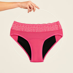 ooia Slip Extra Strong in hot pink mit Spitze am Bund – Periodenunterwäsche für starke Tage, Freisteller