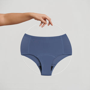 ooia Highwaist Seamless in Smoky Blue – nahtlose Periodenunterwäsche mit hohem Bund. Freisteller.