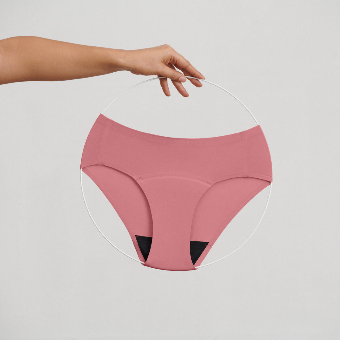 ooia Hipster Seamless in Dusky Pink – Periodenslip mit bequemer Passform und weichem, nahtlosem Stoff. Freisteller