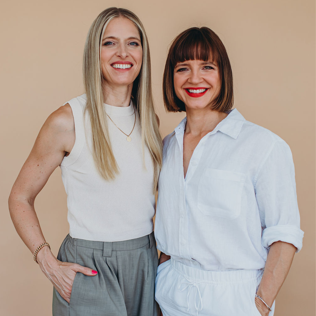 Die zwei Gründerinnen Kati und Kristine lächeln in die Kamera