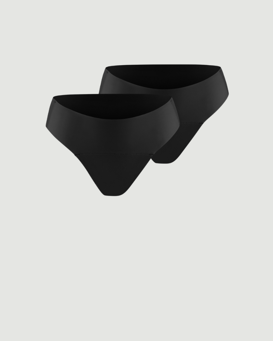 2 Stück ooia everyday Slip Seamless in Schwarz – nahtlose Unterwäsche, die Slipeinlagen ersetzt.