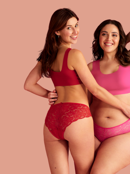 Zwei Models tragen nachhaltige Upcycle Lace Periodenunterwäsche von ooia