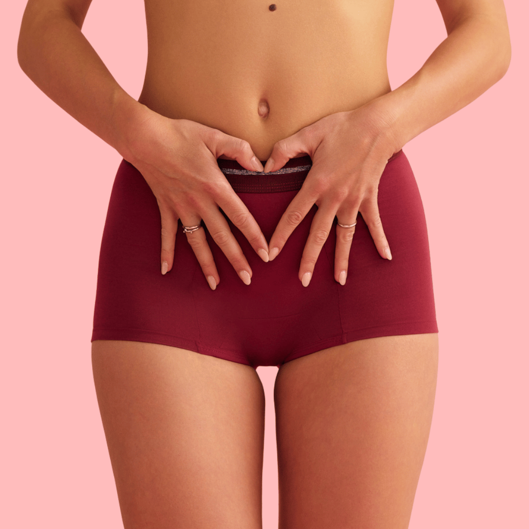 ooia shorty und Herz aus Händen