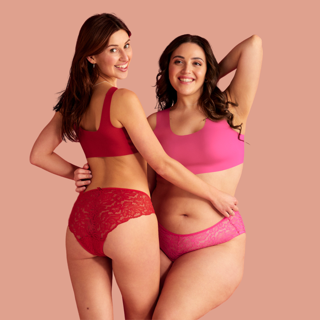 Zwei Models tragen nachhaltige ooia Periodenunterwäsche aus Spitze