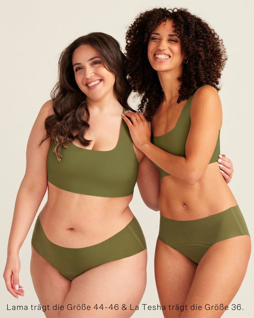 Modells tragen ooia Periodenunterwäsche Hipster Seamless Extra Strong in khaki. frontal, zwei models