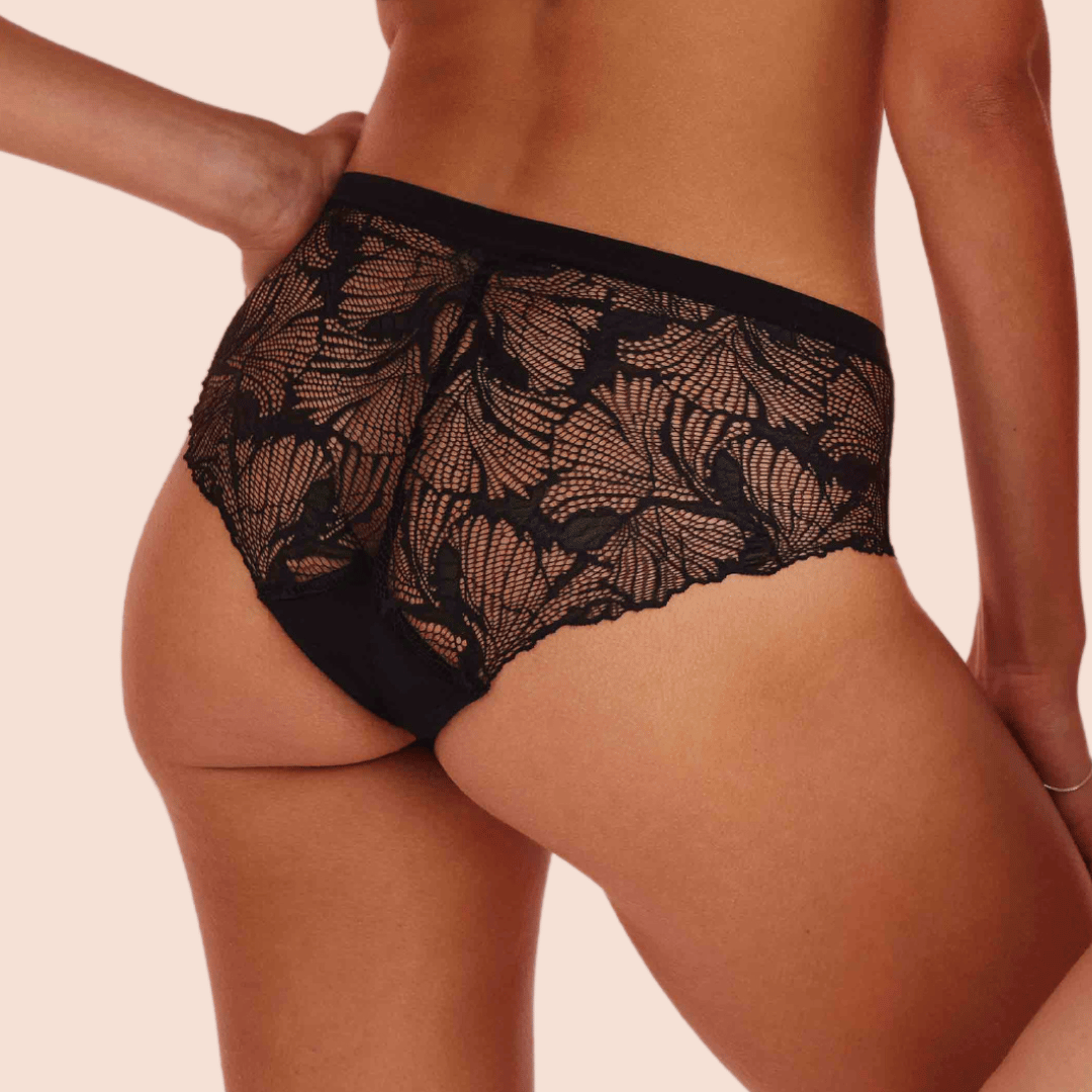 Bildausschnitt vom Periodenslip Lace Leaf in schwarz von hinten