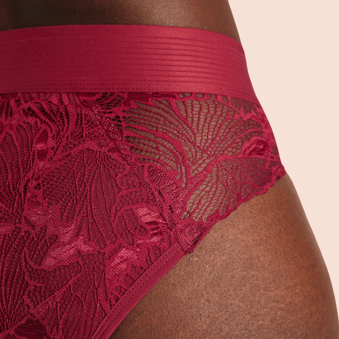 Bildausschnitt vom Periodenslip Lace Leaf in rot