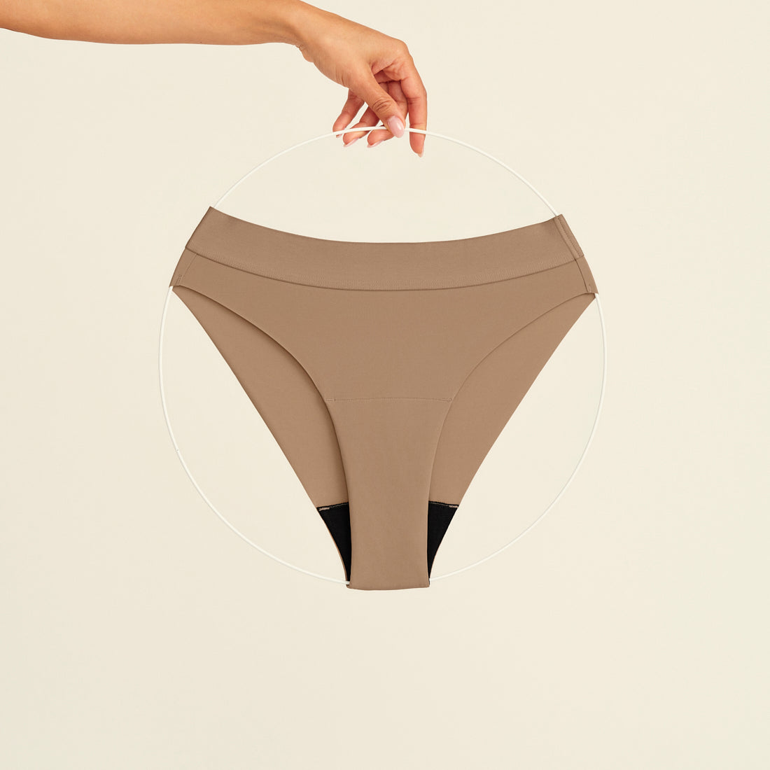 ooia Periodenslip Seamless Cheeky in Taupe mit hohem Beinausschnitt, Freisteller