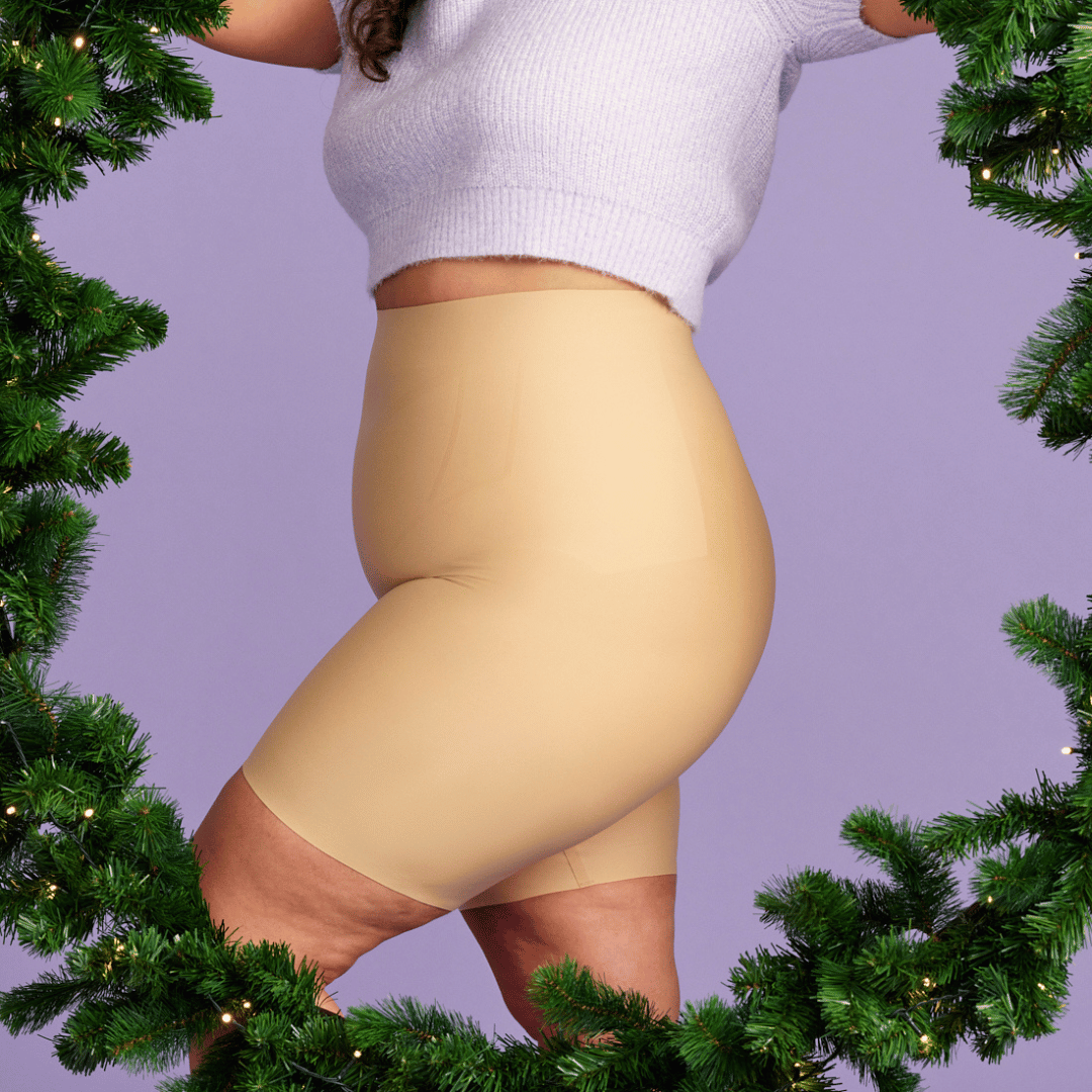 Das Model trägt eine ooia Shape Short