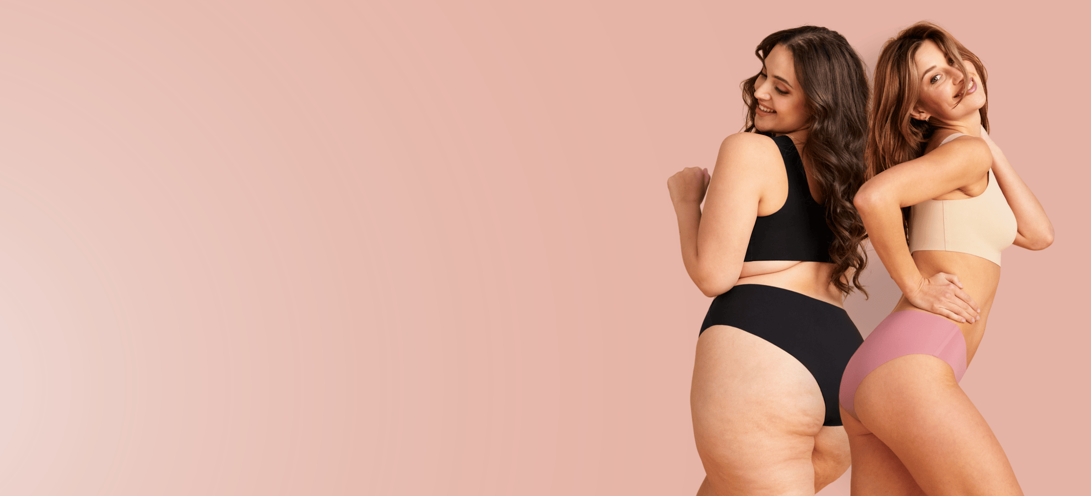 Zwei Models tragen nahtlose ooia Periodenunterwäsche in Rosa und Schwarz