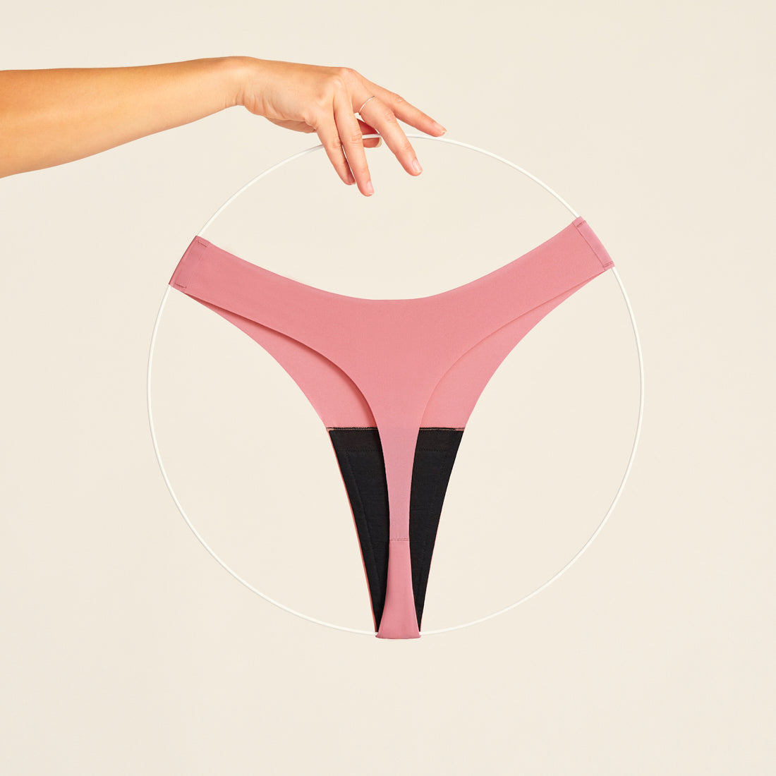 ooia Seamless String in Dusky Pink – nahtlose Periodenunterwäsche mit leichter Saugstärke. Freisteller.