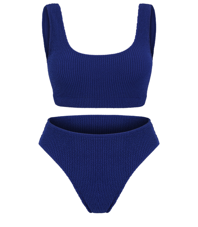 blauer Periodenbikini im sportlichen Schnitt und hohen Bein mit Struktur