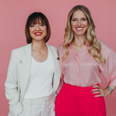 Kristine Zeller und Kati Ernst posieren zusammen