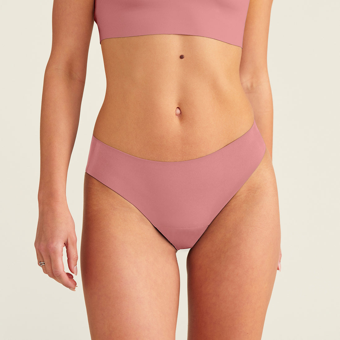 ooia everyday Slip Seamless in Dusky Pink – nahtlose Unterwäsche, die Slipeinlagen ersetzt.