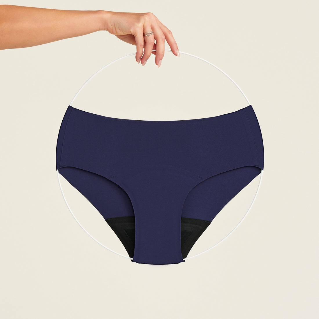 ooia Periodenunterwäsche Hipster Seamless Extra Strong in midnight mit nahtlosem Deign, Freisteller