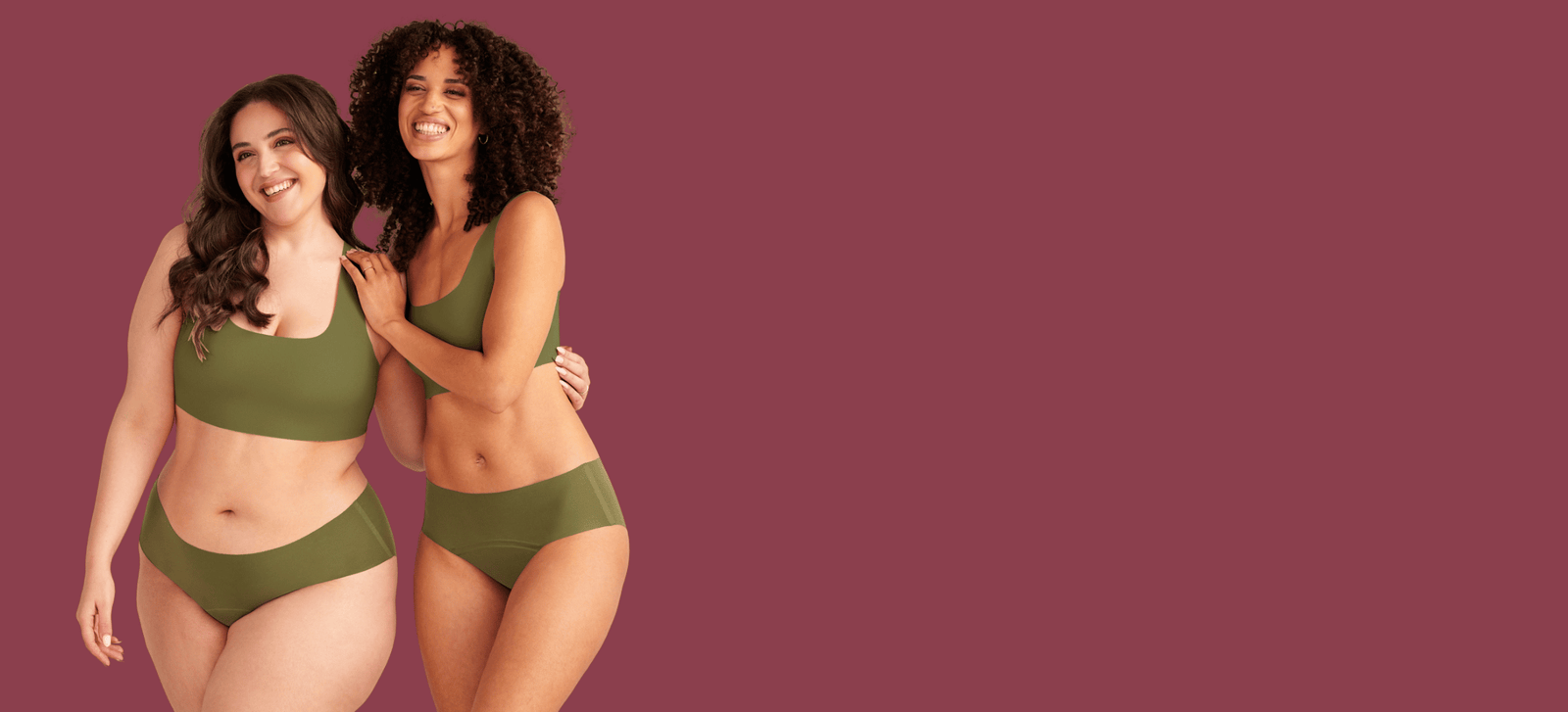 Zwei Models tragen nahtlose Periodenunterwäsche von ooia in khaki