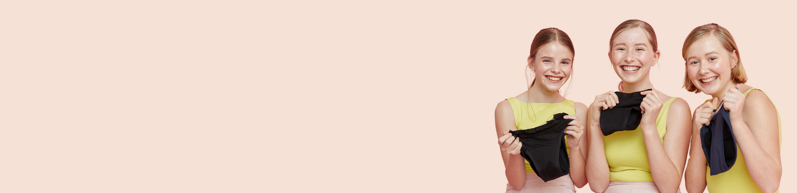 Drei Mädchen halten die ooia Teens Periodenunterwäsche.