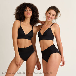 Zwei lächelnde Frauen trägen den Schwarzen Perioden Badeanzug Panty und Top von Ooia